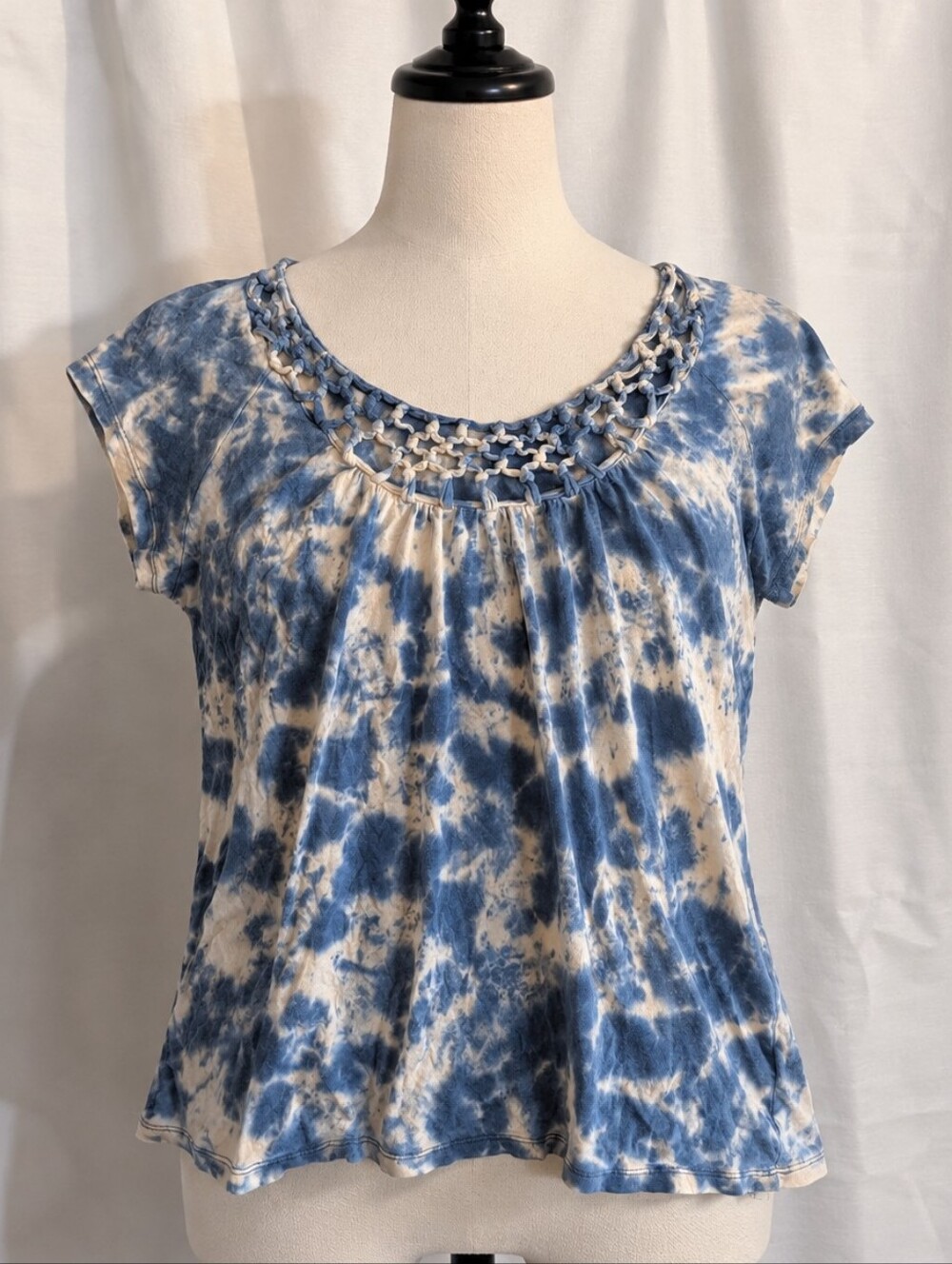 Forever 21 Blue White Tie Dye Cutout Crochet Knotted Detail Neckline Top Size M
